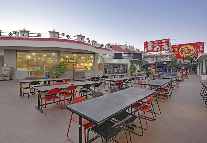 Imagen del bar/restaurante del Hotel Highway King Shahpura. Foto 6
