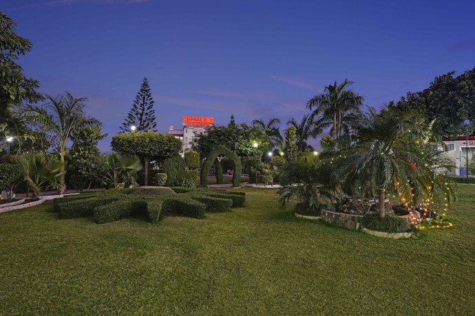 Imagen de los exteriores del Hotel Highway King Shahpura. Foto 17