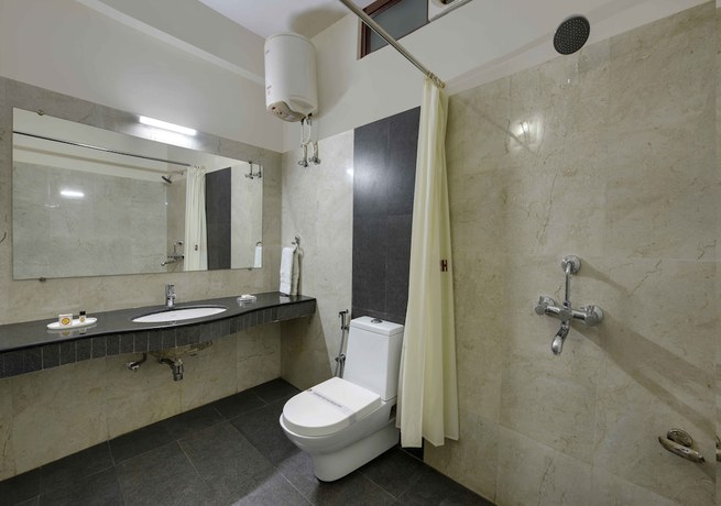 Imagen de la habitación del Hotel Highway King Shahpura. Foto 16