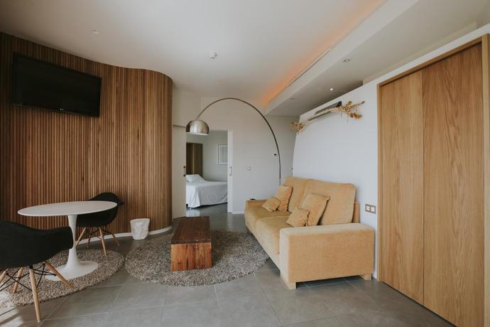 Imagen de la habitación del Hotel Higuerón Málaga, Curio Collection by Hilton. Foto 11