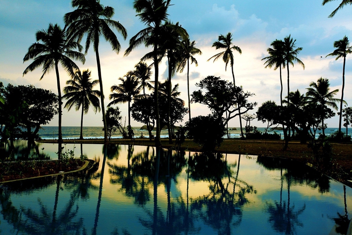 Imagen de la piscina del Hotel Hikka Tranz By Cinnamon. Foto 14