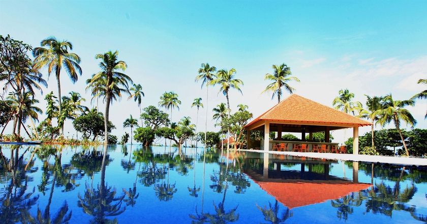 Imagen de la piscina del Hotel Hikka Tranz By Cinnamon. Foto 15