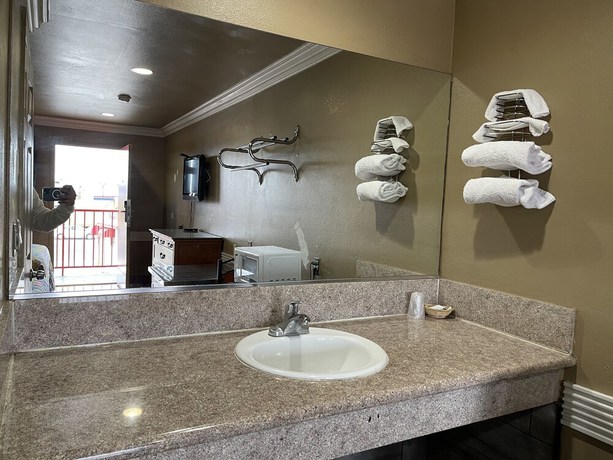 Imagen de la habitación del Hotel Hiland Motel. Foto 11