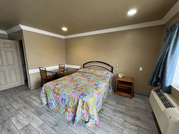 Imagen de la habitación del Hotel Hiland Motel. Foto 14