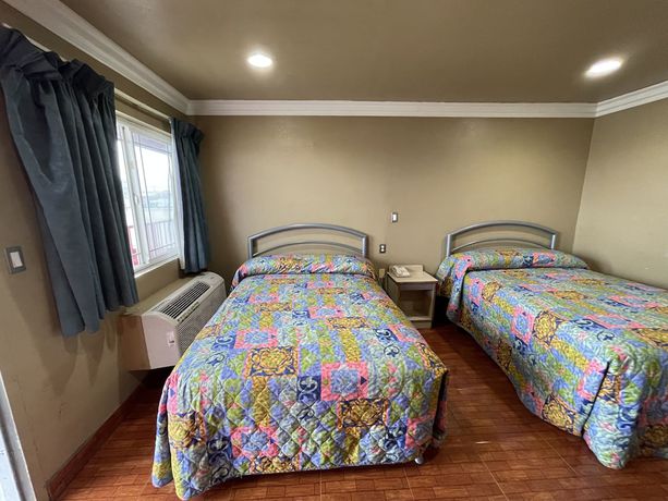 Imagen de la habitación del Hotel Hiland Motel. Foto 17