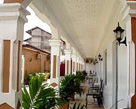 Imagen de los exteriores del Hotel Hilary. Foto 12