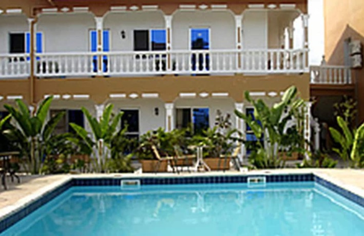 Imagen de la piscina del Hotel Hilary. Foto 14