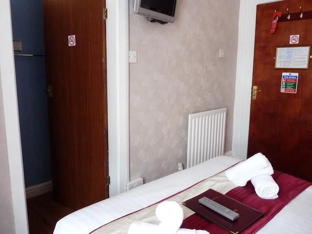 Imagen de la habitación del Hotel Hilbre. Foto 3
