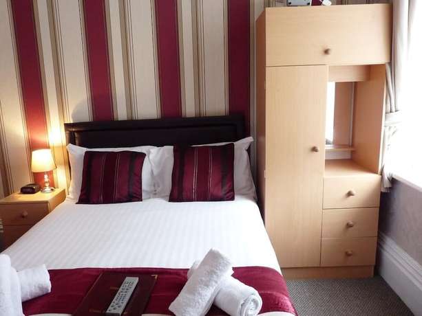 Imagen de la habitación del Hotel Hilbre. Foto 5
