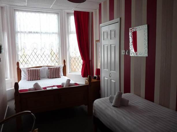 Imagen de la habitación del Hotel Hilbre. Foto 6