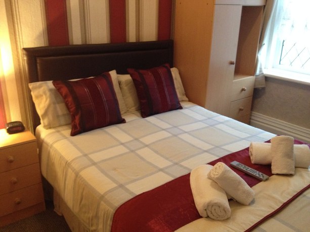 Imagen de la habitación del Hotel Hilbre. Foto 9