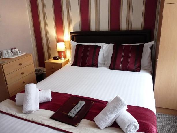 Imagen de la habitación del Hotel Hilbre. Foto 12