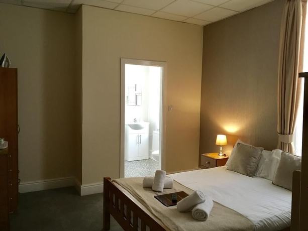 Imagen de la habitación del Hotel Hilbre. Foto 17
