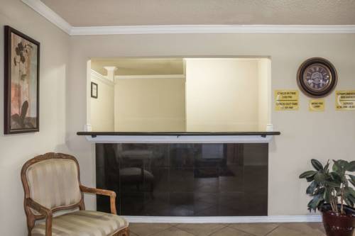 Imagen de la habitación del Hotel Hill Country Inn and Suites. Foto 2