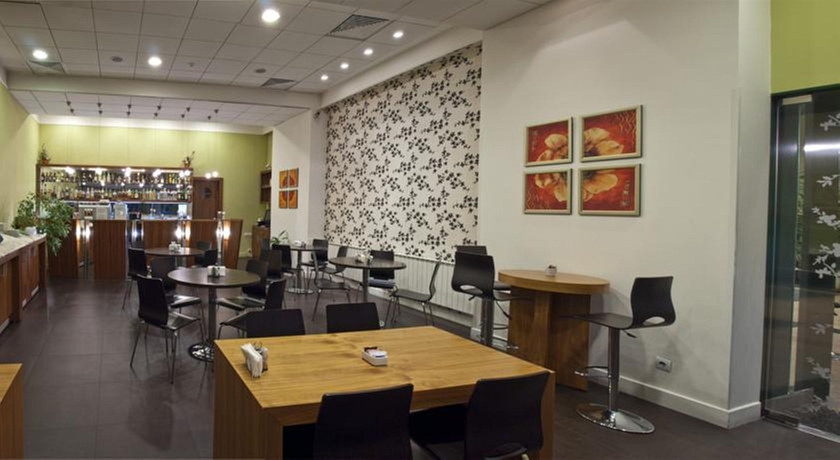 Imagen del bar/restaurante del Hotel Hill. Foto 2