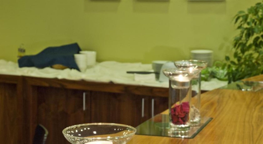 Imagen del bar/restaurante del Hotel Hill. Foto 3