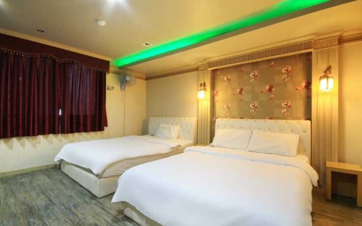 Imagen de la habitación del Hotel Hill Motel. Foto 17
