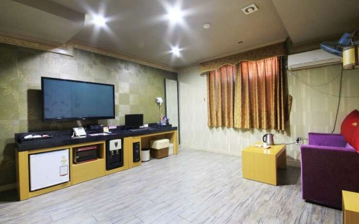 Imagen de la habitación del Hotel Hill Motel. Foto 19