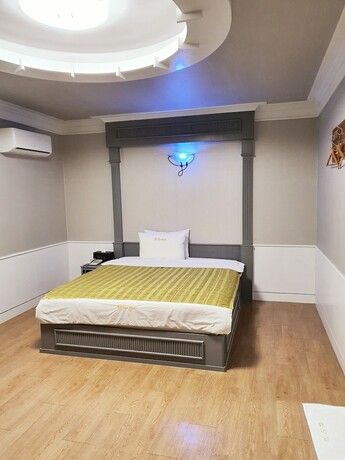 Imagen de la habitación del Hotel Hill Motel. Foto 19