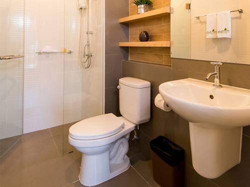 Imagen de la habitación del Hotel Hill Myna Condotel. Foto 8