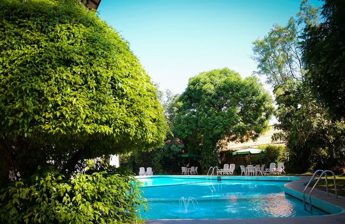 Imagen de la piscina del Hotel Hill Top. Foto 9