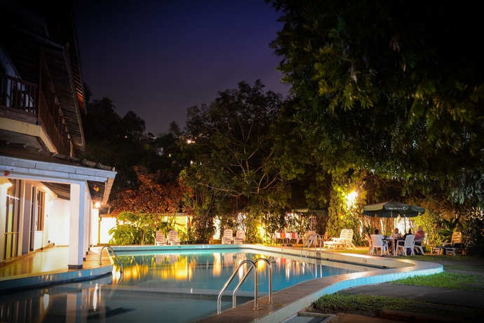 Imagen de la piscina del Hotel Hill Top. Foto 10