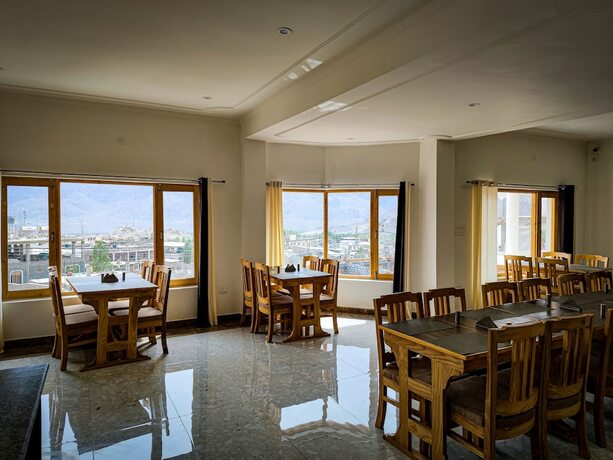 Imagen del bar/restaurante del Hotel Hill Top Heaven. Foto 17