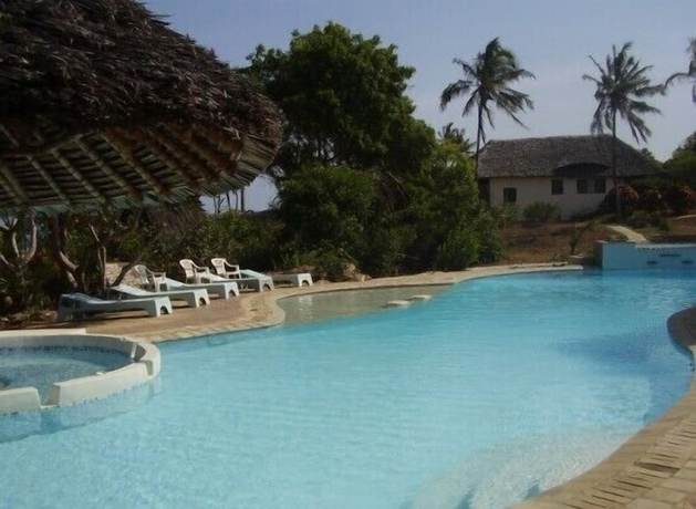 Imagen de la piscina del Hotel HillPark - Tiwi Beach. Foto 17