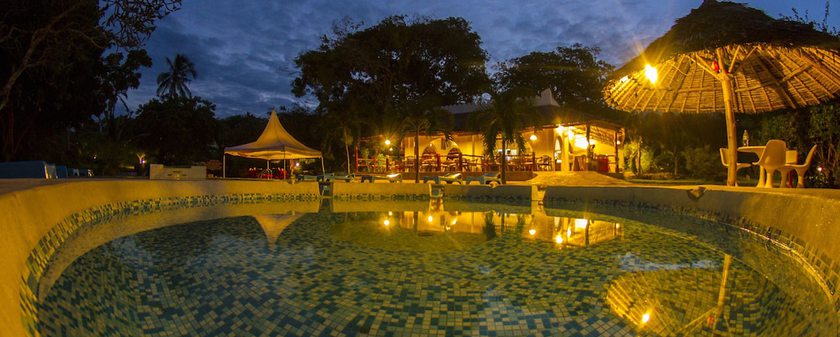 Imagen de la piscina del Hotel HillPark - Tiwi Beach. Foto 18
