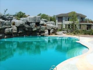Imagen de la piscina del Hotel Hill&River Hangzhou. Foto 6