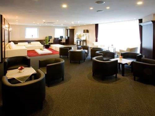 Imagen del bar/restaurante del Hotel Hillarys. Foto 2