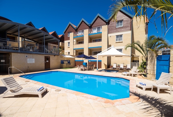Imagen de la piscina del Hotel Hillarys Harbour Resort. Foto 17