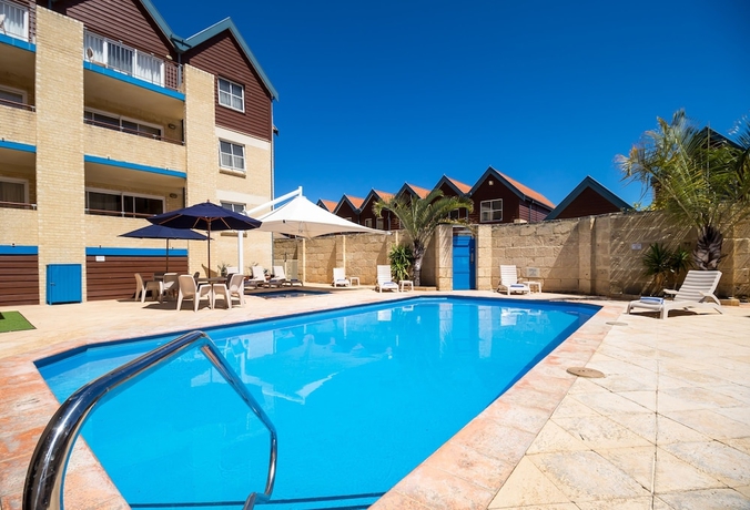 Imagen de la piscina del Hotel Hillarys Harbour Resort. Foto 18