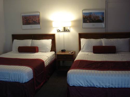 Imagen de la habitación del Hotel Hills Inn. Foto 2
