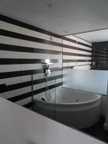 Imagen de la habitación del Hotel Hills Lisboa. Foto 10