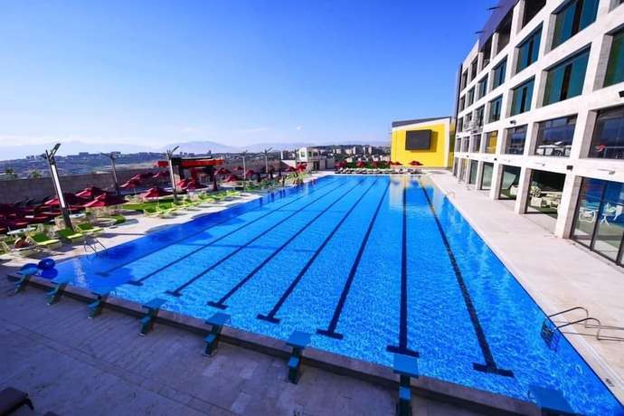 Imagen de la piscina del Hotel Hills Resort. Foto 13