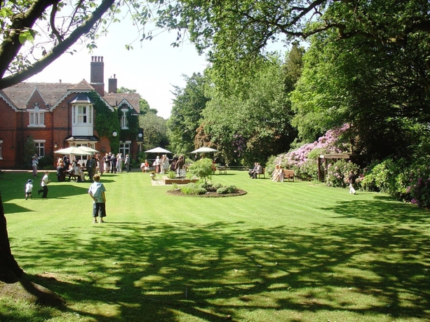 Imagen de los exteriores del Hotel Hillscourt. Foto 11