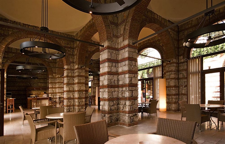 Imagen del bar/restaurante del Hotel Hillside Beach Club. Foto 5