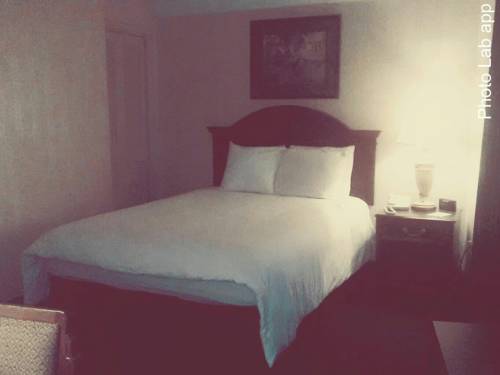 Imagen de la habitación del Hotel Hillside Inn. Foto 6