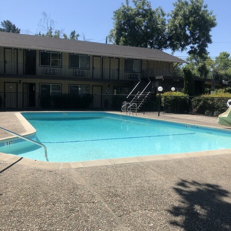 Imagen general del Hotel Hillside Inn, Santa Rosa. Foto 5