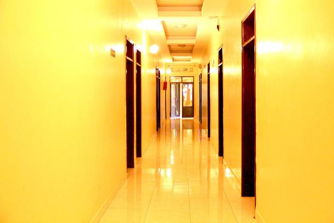 Imagen de los interiores del Hotel Hilltop Country Club. Foto 17
