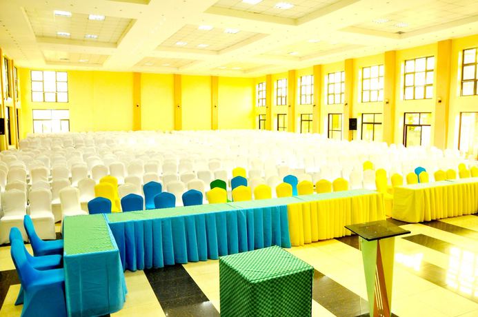 Imagen de los interiores del Hotel Hilltop Country Club. Foto 18