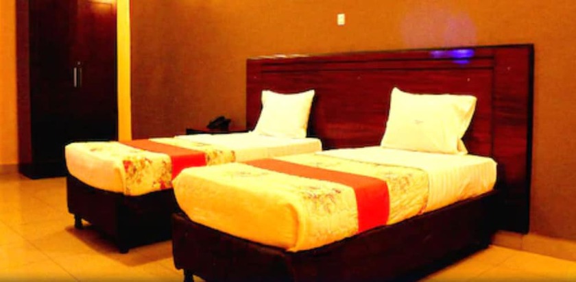 Imagen de la habitación del Hotel Hilltop Country Club. Foto 9