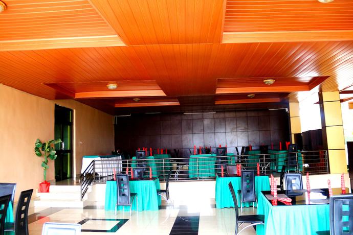 Imagen del bar/restaurante del Hotel Hilltop Country Club. Foto 5