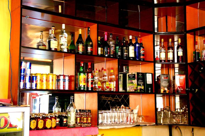 Imagen del bar/restaurante del Hotel Hilltop Country Club. Foto 6