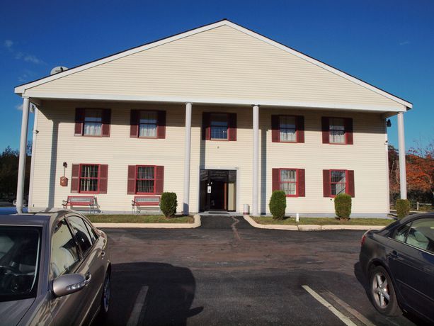 Imagen de los exteriores del Hotel Hilltop Express Inn. Foto 12