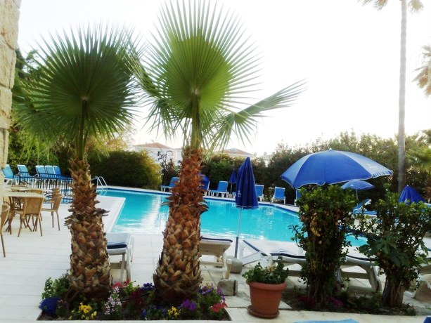 Imagen de la piscina del Hotel Hilltop Gardens. Foto 15