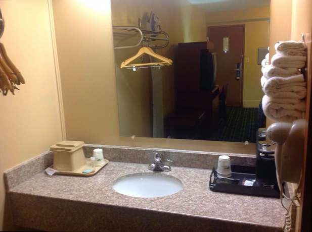 Imagen de la habitación del Hotel Hilltop Inn, Pittsburgh. Foto 8