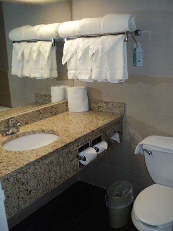 Imagen de la habitación del Hotel Hilltop Inn & Suites, Yonkers. Foto 3
