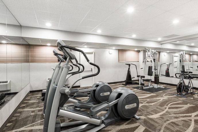 Imagen de los interiores del Hotel Hilltop Inn & Suites, Yonkers. Foto 9